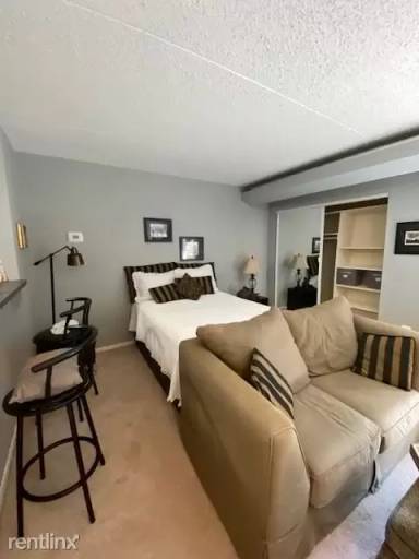 Main picture of West End Condominiums