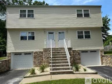 Main picture of 100 Sand Rd