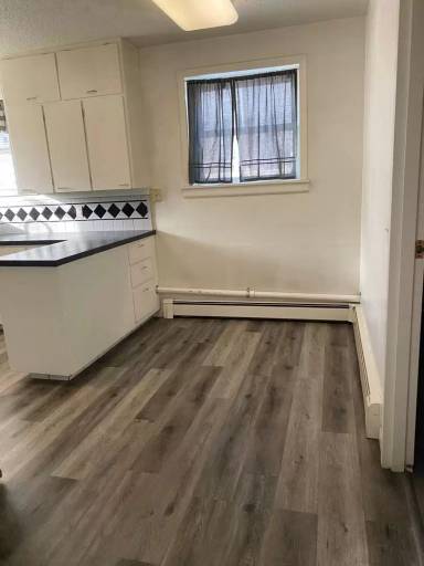 Main picture of 400 4th Ave NE