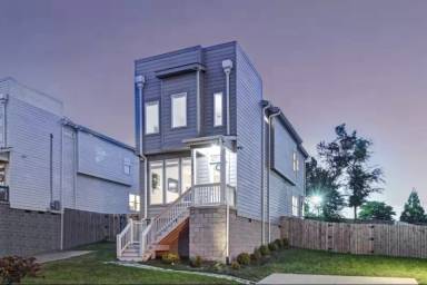 Main picture of 1263 N Avondale Cir
