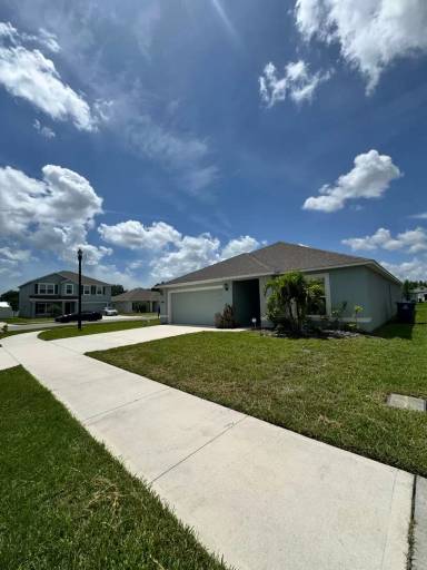 Main picture of 1066 Dania Cir NE