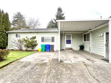 Main picture of 8640 NE Pacific St