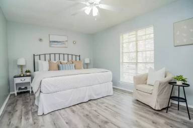 Main picture of 902 Pyramid Dr