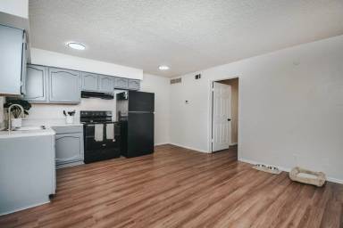Main picture of 305 E Brazos St