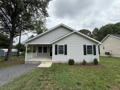 Main picture of 77 Lakeview Dr