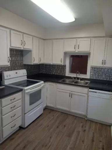 Main picture of 1633 Cedarwood Dr