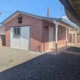 Main picture of 1925 N Mountain Ave