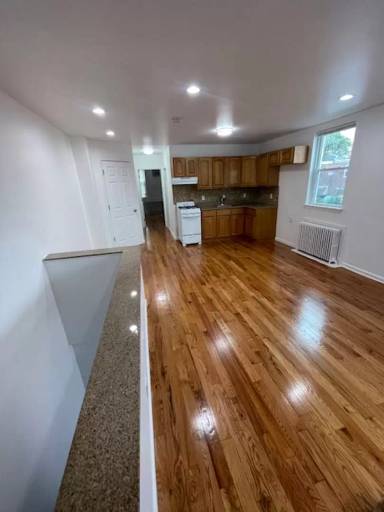 Main picture of 2254 S Beechwood St