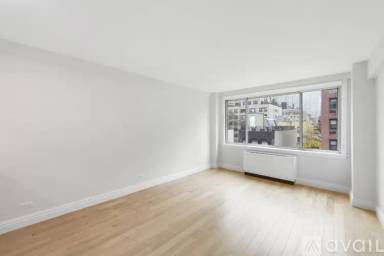 Main picture of 325 E 51st St