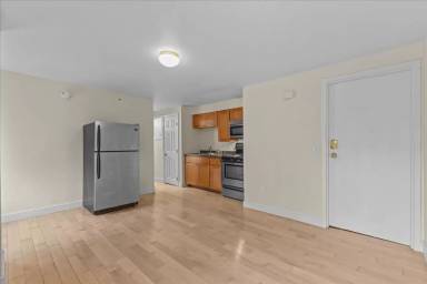 Main picture of 141 Main St