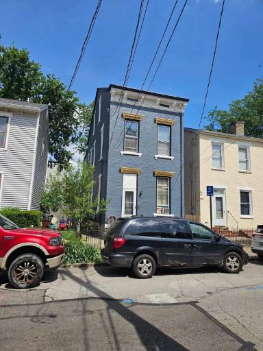 Main picture of 1046 Banklick St