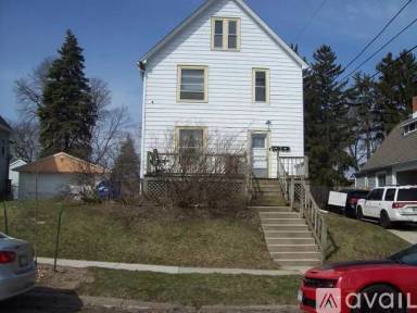 Main picture of 1625 S 85th St