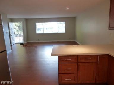 Main picture of 2900 Carmel St