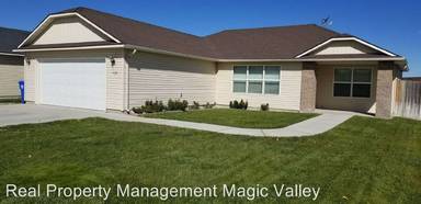 Main picture of 409 Lacasa Loop