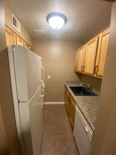 Main picture of 2000 J St