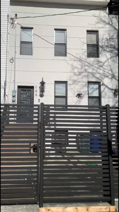 Main picture of 291 Hemlock St
