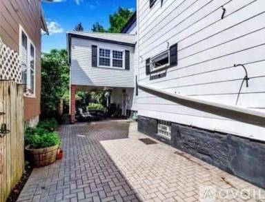 Main picture of 128 Richmond Ave