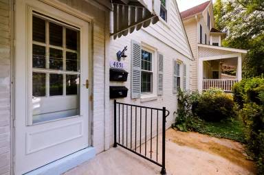 Main picture of 4851 Crescent St