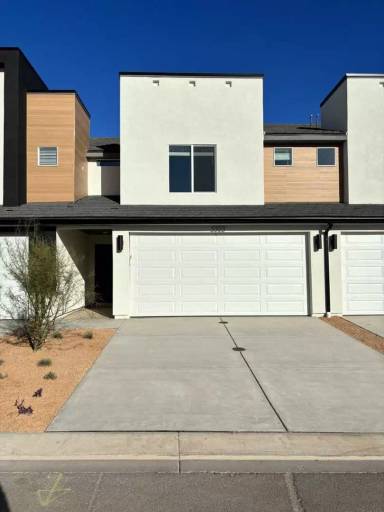 Main picture of 3323 E Big Bend Ln