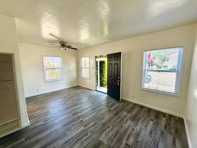 Main picture of 2105 W Carson St