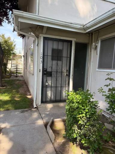 Main picture of 4942 N Holt Ave