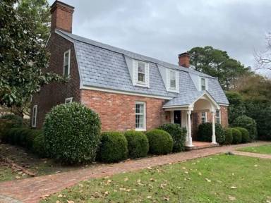 Main picture of 704 Kings Grant Rd