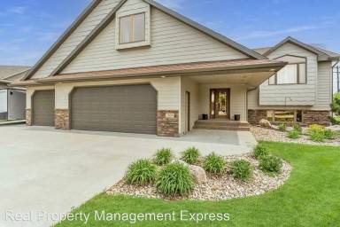 Main picture of 7624 S Courtyard Cir