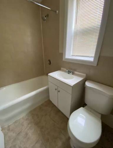 Main picture of 165 W 48th St