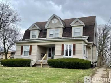 Main picture of 707 Center St