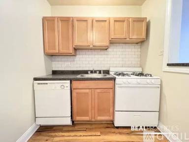 Main picture of 1347 N Dearborn St