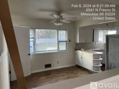 Main picture of 6541 N Fresno St