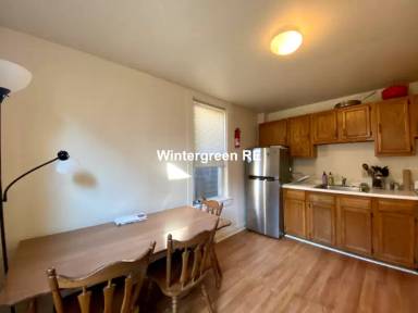 Main picture of 36 Brackett St