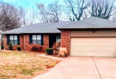 Main picture of 121 N Grace Ave