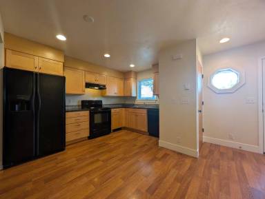Main picture of 2468 Willamette Aly