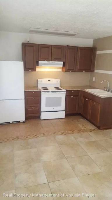 Main picture of 551 N Ridgewood Ave
