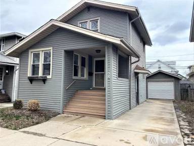 Main picture of 862 Carpenter Ave
