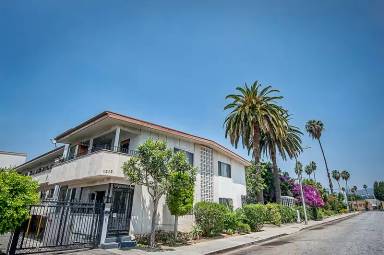 Main picture of 1323 N Harvard Blvd