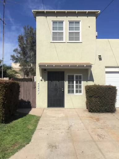 Main picture of 4940 1/2 Glen St