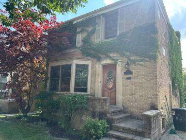 Main picture of 6122 N Drake Ave