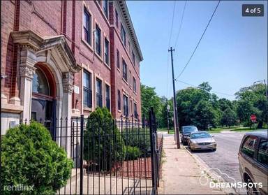Main picture of 370 E 53rd St