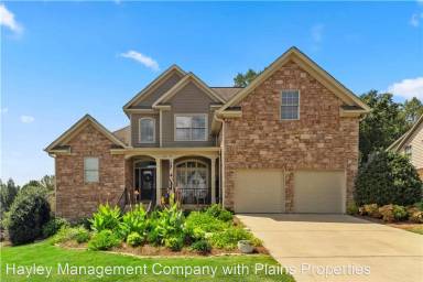 Main picture of 821 Madeline Ln