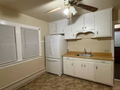 Main picture of 684 E 160th St