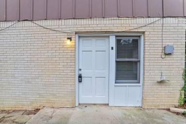 Main picture of 2542 Melinda Dr NE