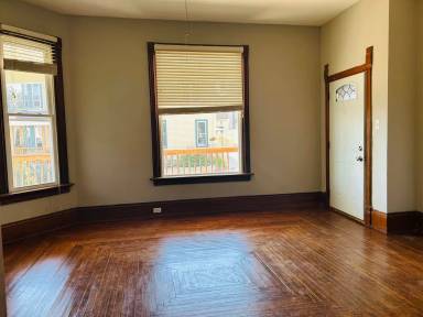 Main picture of 431 W 16th St