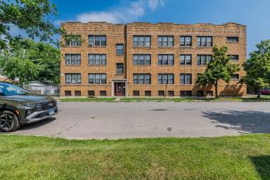 Main picture of 718 E 73rd St