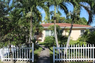 Main picture of 1112 NE 10th Ave