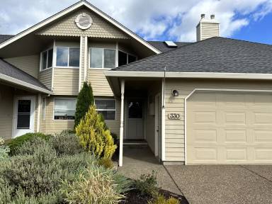 Main picture of 330 E College St