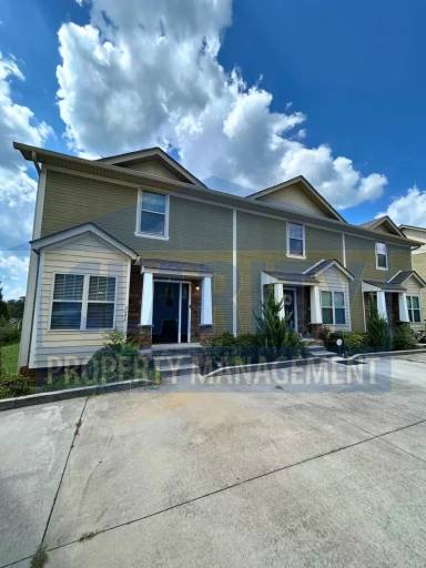 Main picture of 2030 Fletcher Rd NW