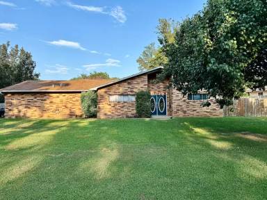 Main picture of 2602 Broadway Blvd