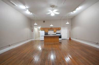 Main picture of 717 Story St